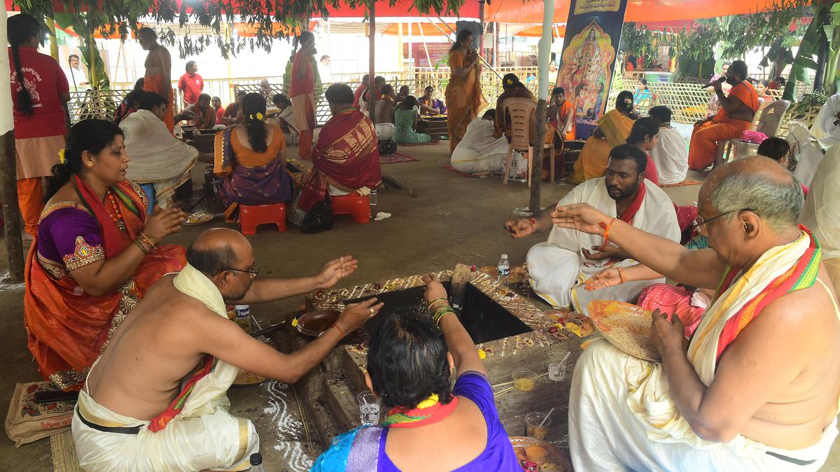 Thousands Take Part In Homams At Dasara Mahotsavalu At Siddhartha ...